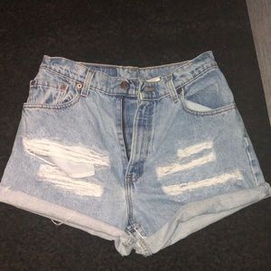 Levi’s distressed denim short, high rise